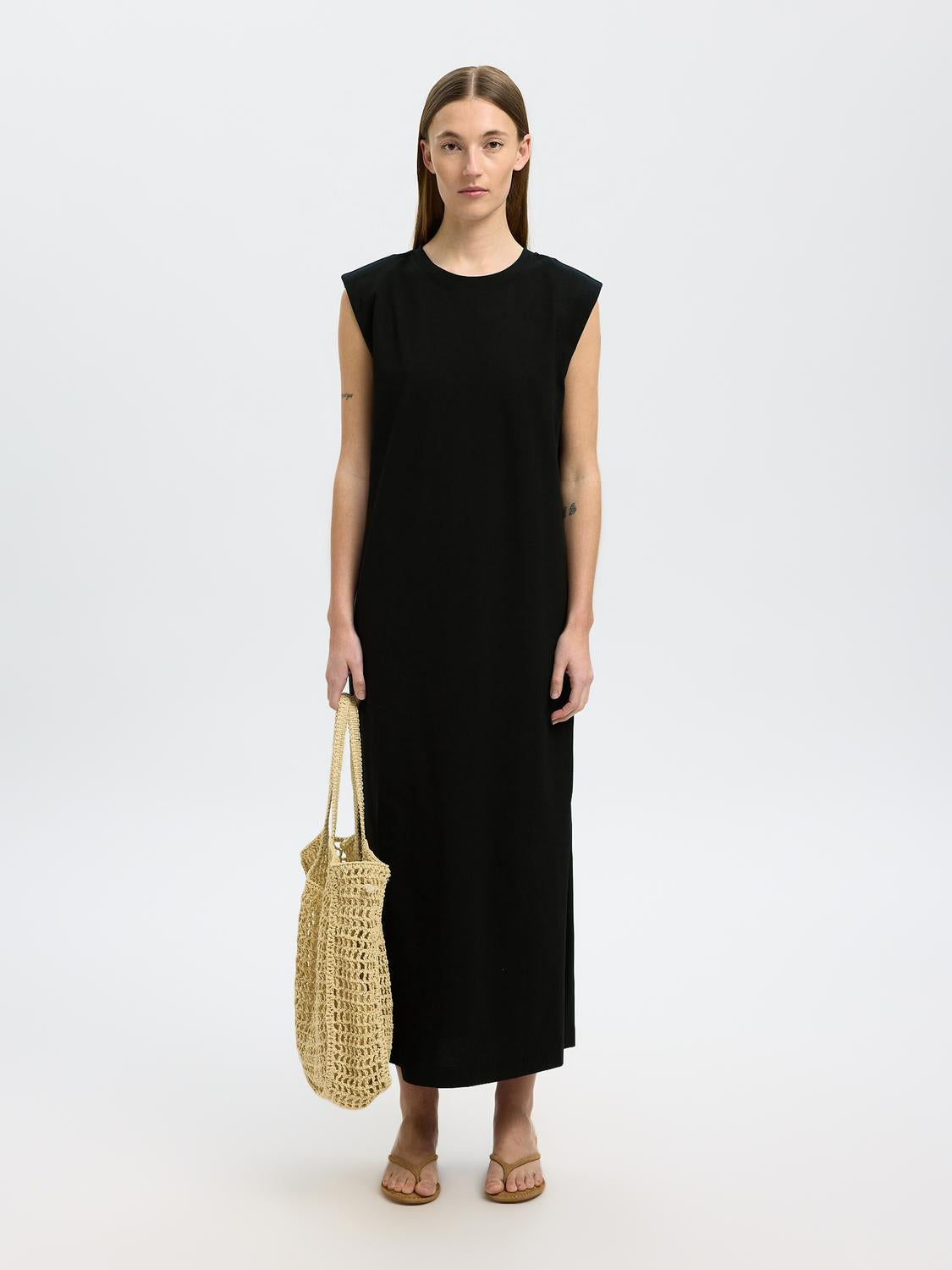 model_shot-front